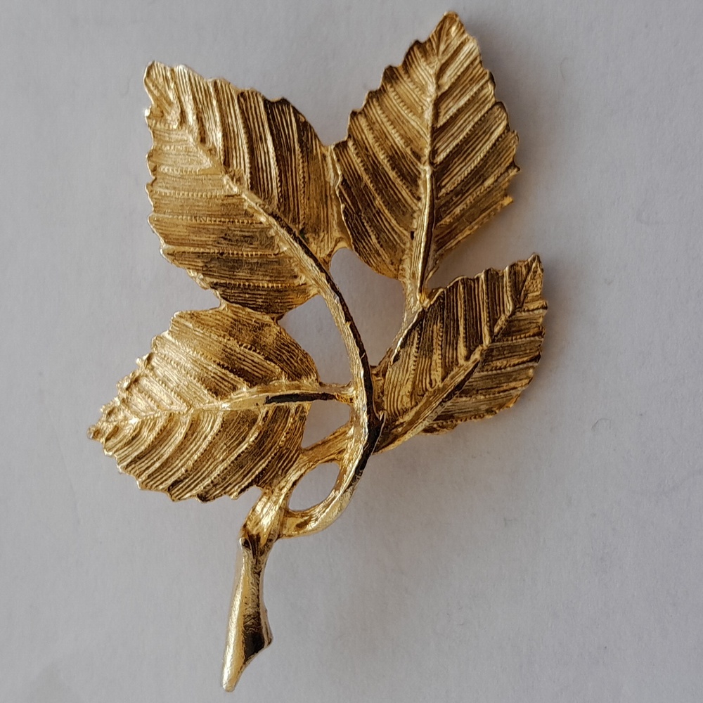 Vintage Elegant Gold Leaf Brooch